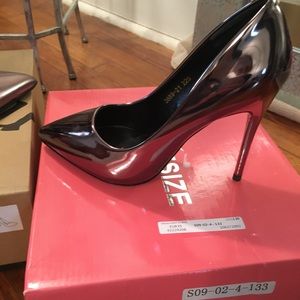 BNIB 5.5 chrome heels Never Worn